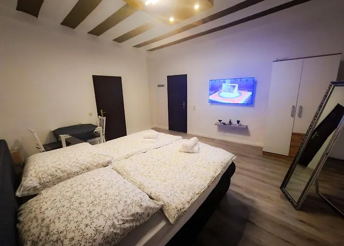 Historisches Haus Am Fusse Der Festung Ehrenbreitstein Am Schoenen Rhein *